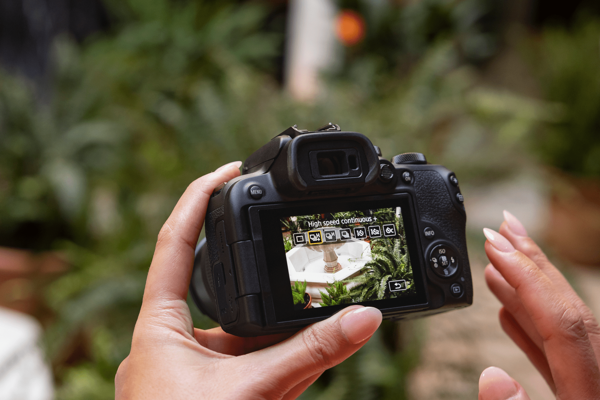 Canon EOS R10